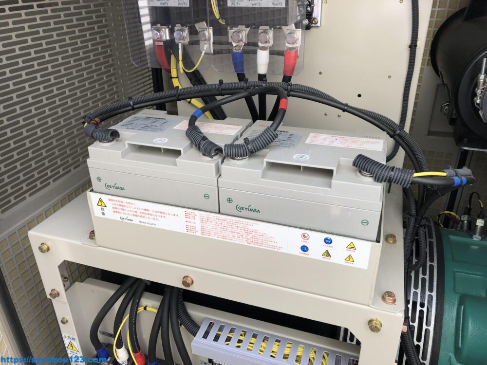 蓄電池設備における出力と負荷について